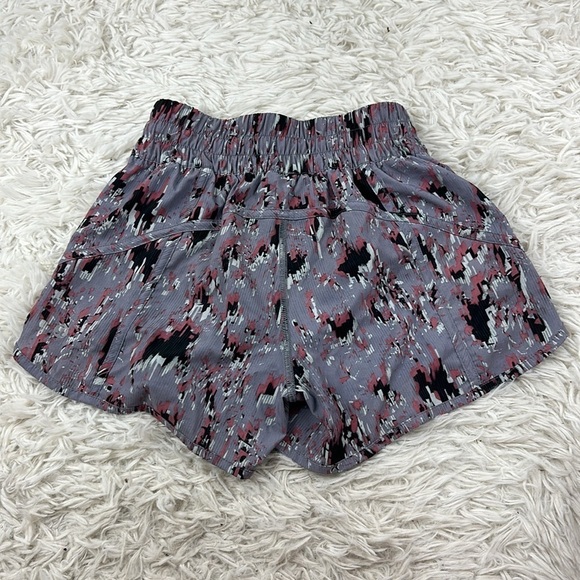 Lululemon Tracker Short V *4" Floral Flux Multi - Picture 4 of 4